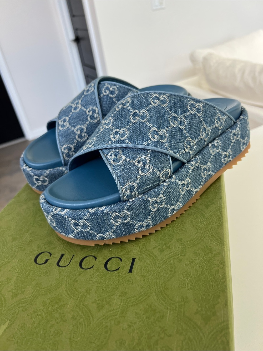 Gucci angelina GG denim jean material crisscross open toe platform chunky sandal